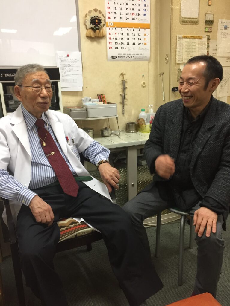 （左）林義貢先生と（右）金森